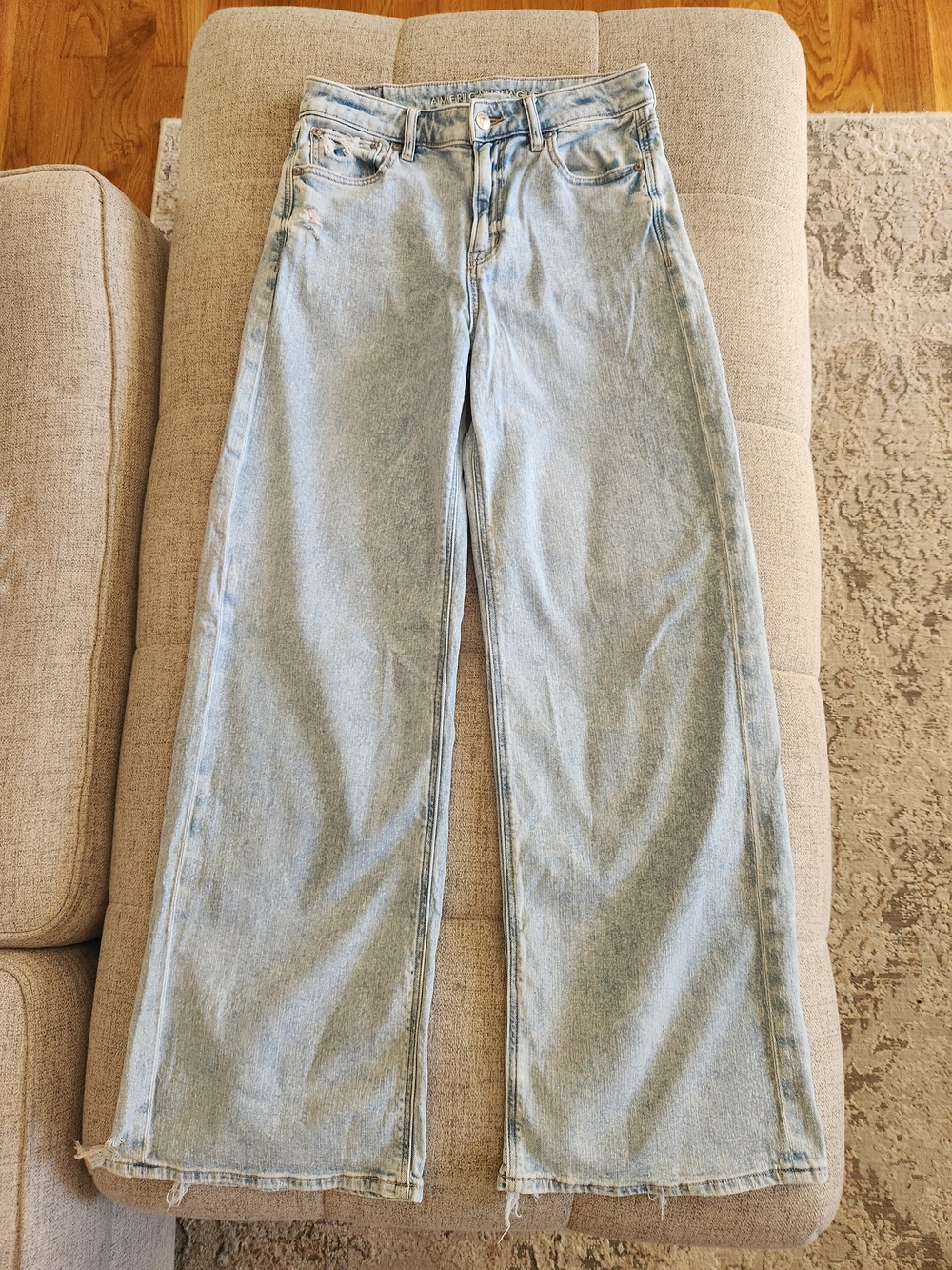 American Eagle Outfitters Light Wash Wide-Leg Jeans Size 2